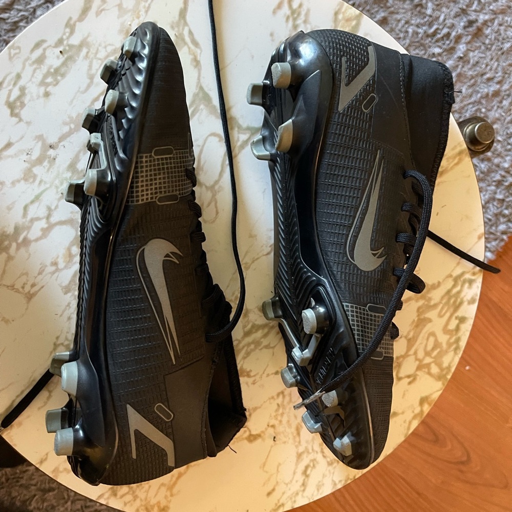 Nike Mercurial cleats with Sleek Design-like new - Picture 2 of 6
